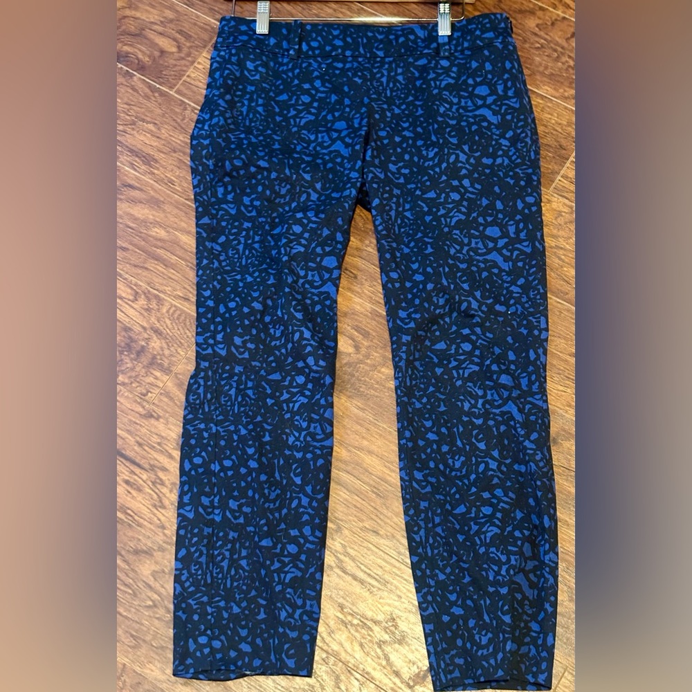 Women’s Ann Taylor Chelsea Acrop Blue Black Patterned Pants size  4